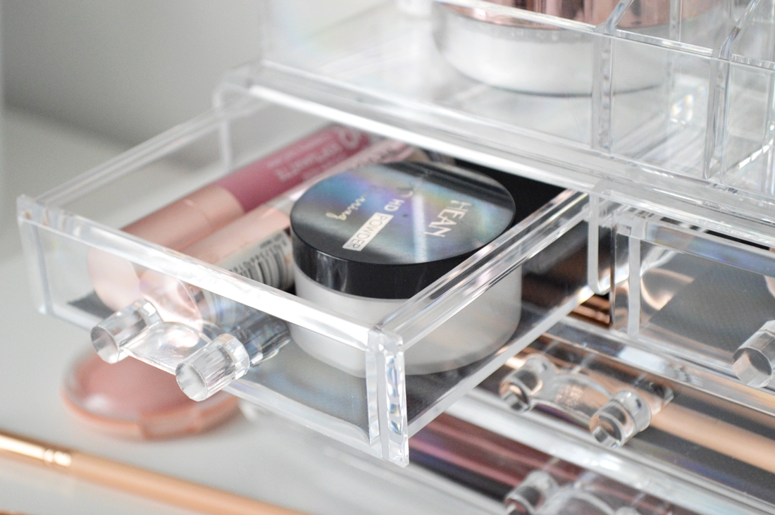 akrylowy organizer na kosmetyki jak zorganizować kosmetyki